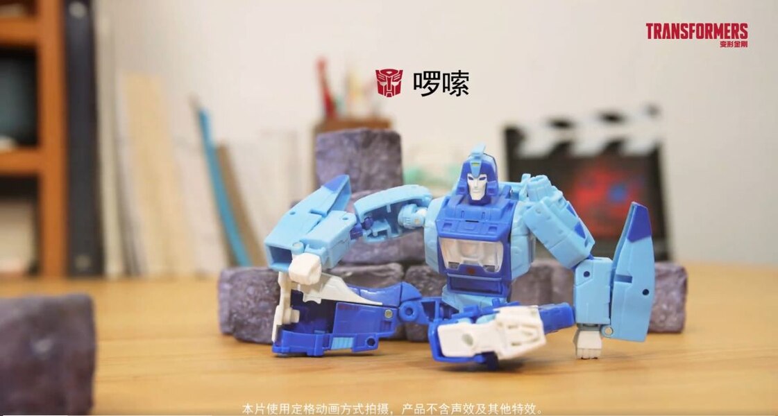 Transformers Mysterious Sneak Attack   Official Stop Motion Image  (1 of 21)